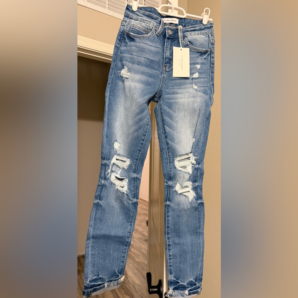 NWT Flying Monkey Black Label distressed jeans. SZ 26